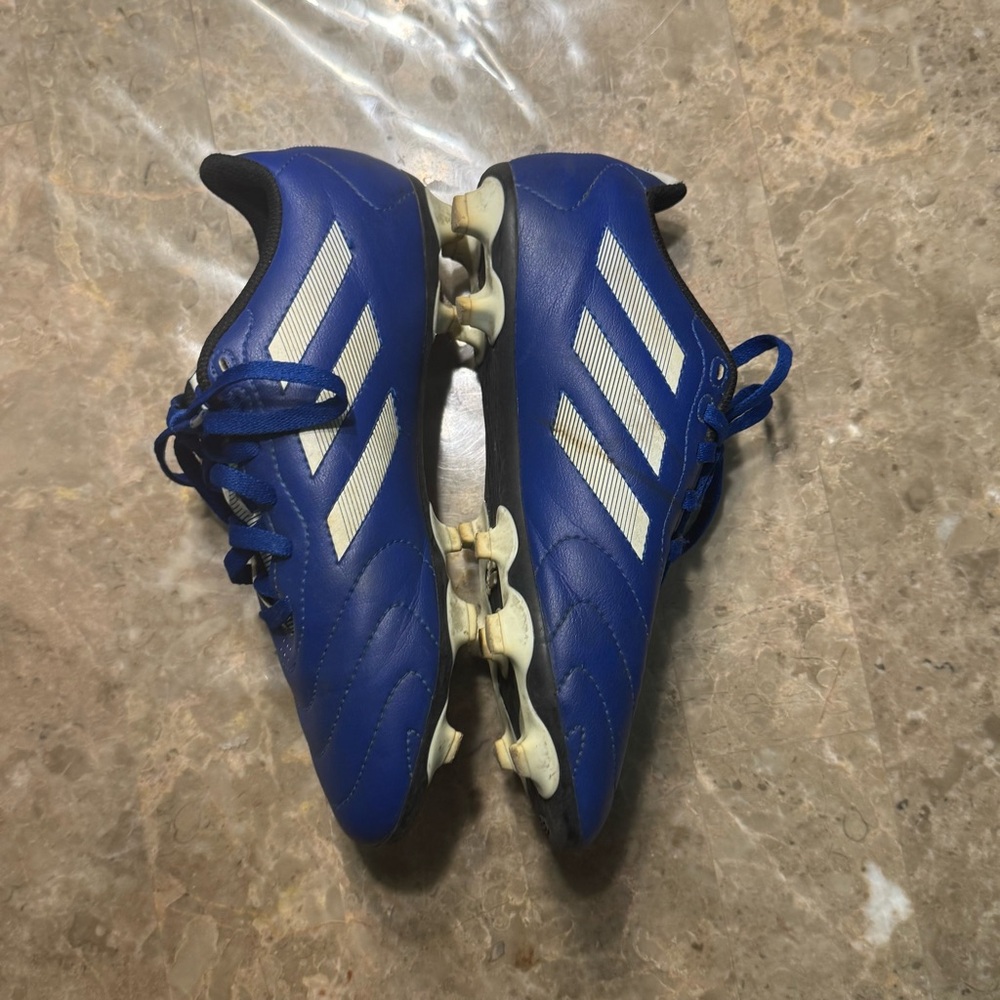 Blue/Ftwr White/Core Black" Soccer Cleats
Size 3.5
In great condition
Unisex - Picture 4 of 8